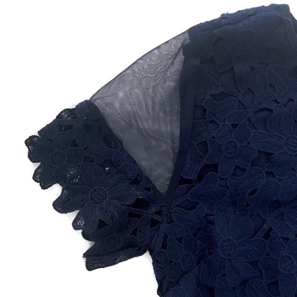 Romeo + Juliet Couture Lace Dress - Picture 4 of 8